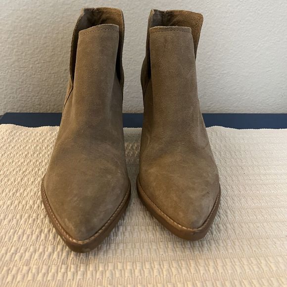 DOLCE VITA Women's Mushroom Suede Spade Pointed Toe Heeled Ankle Boot SZ 9 - Picture 3 of 9